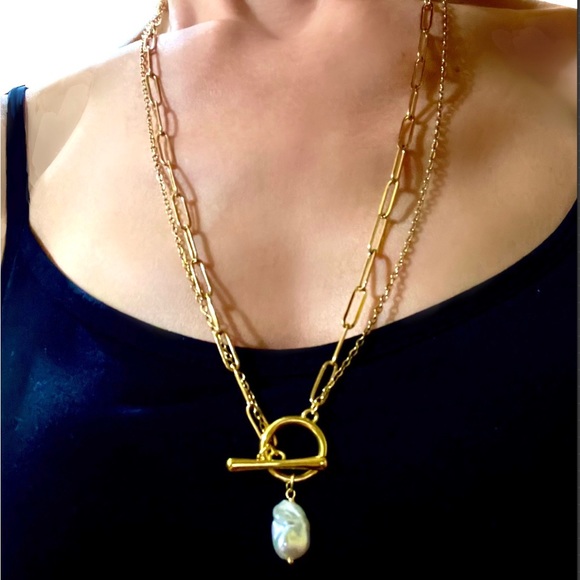 SOLD🌹HP🌹NEW 2-Way Toggle Pearl Necklace Gold Double Chain Statement Necklace - Picture 2 of 5